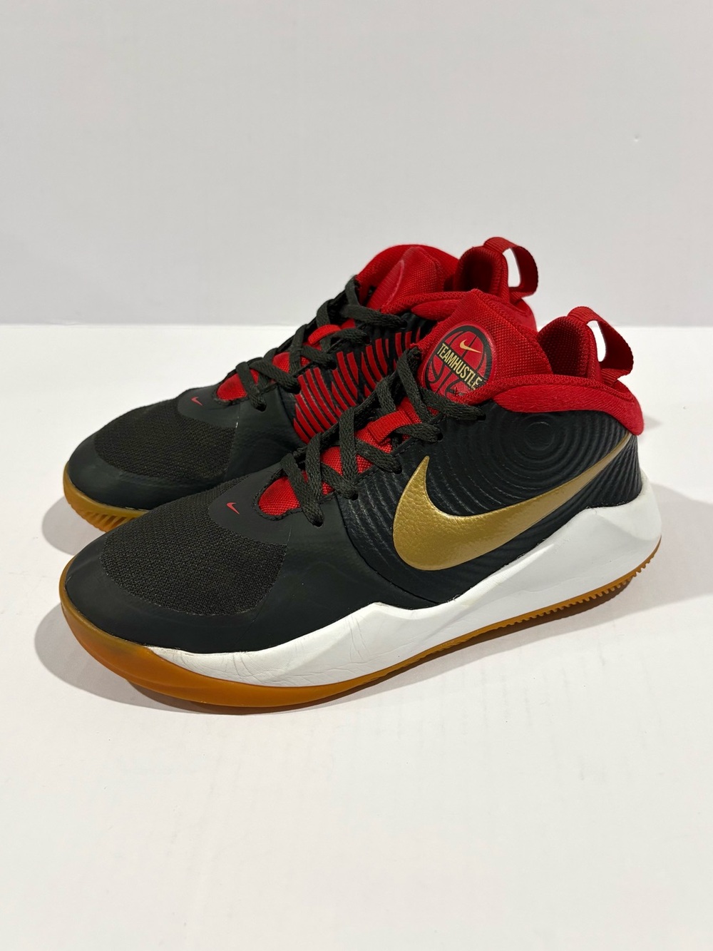 Nike Boys 5Y Team Hustle D9 Basketball Sneakers Lace Up